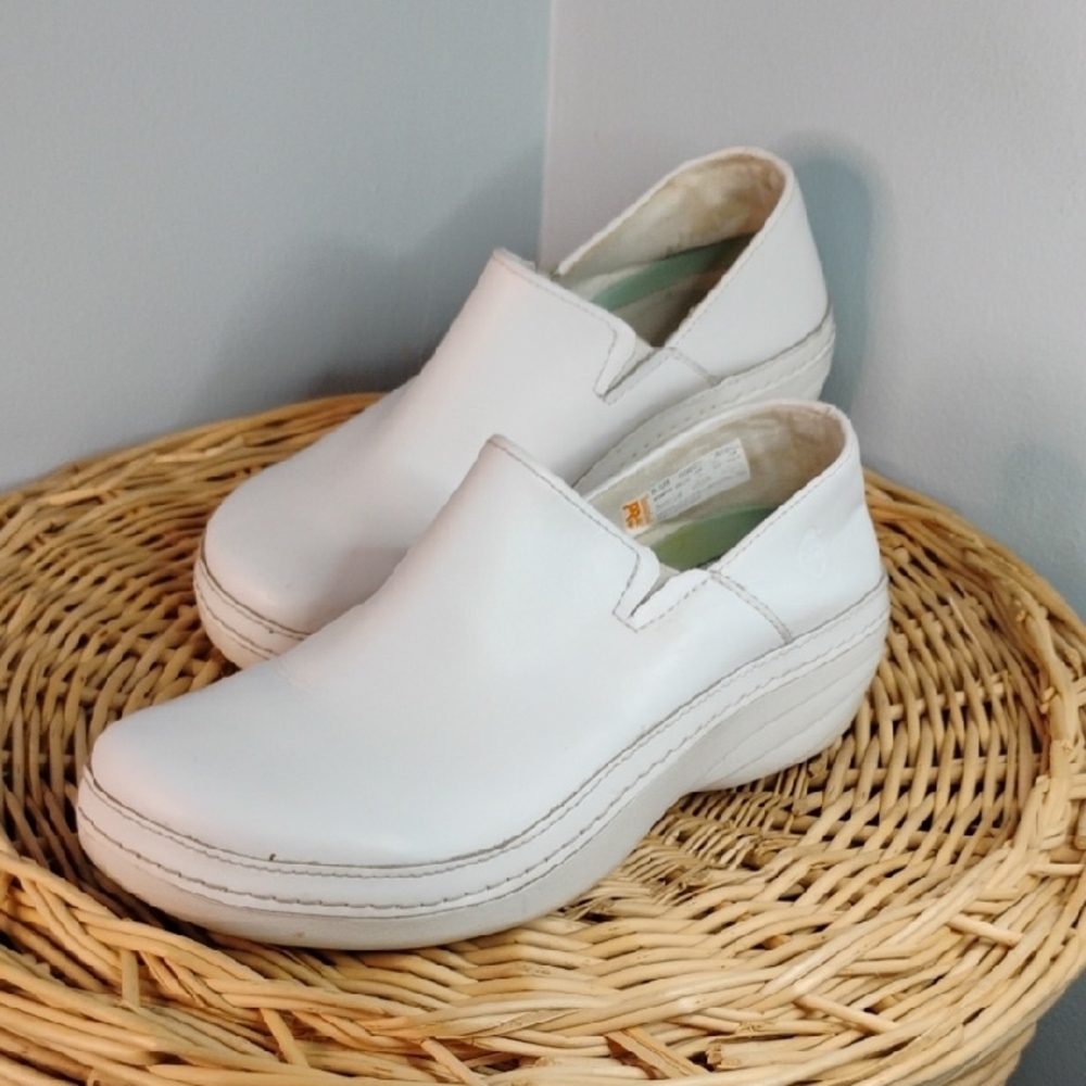 TIMBERLAND Pro Women's Size 8.5M Leather Nursing Clogs Slip-on Mules White